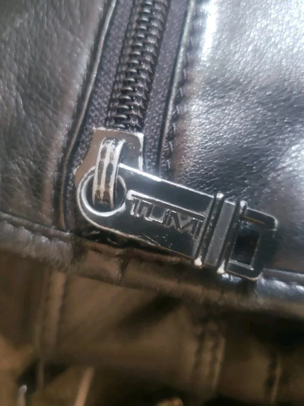 Tumi Men's Black Medium Messenger Bag Zip Closure Cross-Body Strap Business